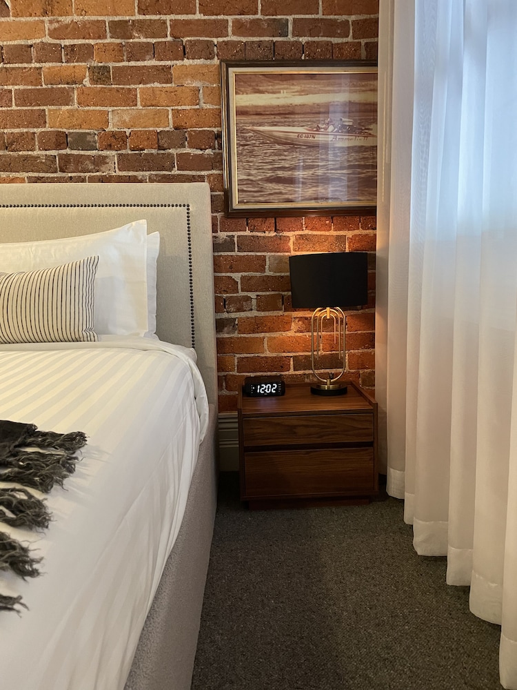 Comfort Room, 1 King Bed photo 2