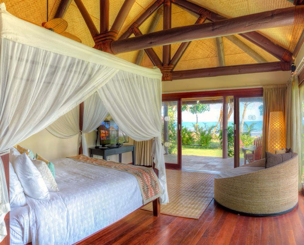 Beachfront Spa Suite