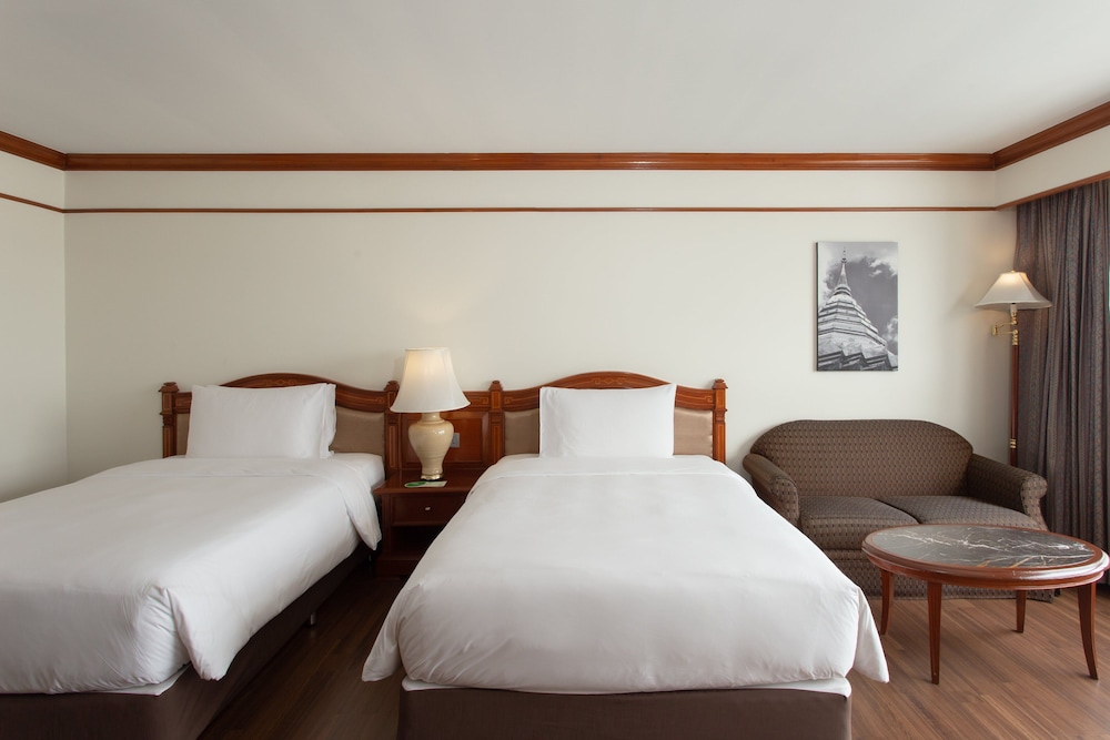 Premier Room, 2 Queen Beds - Photo 4