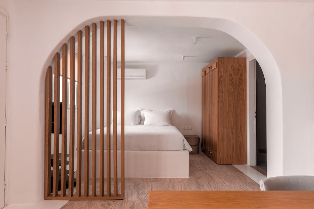 Superior Suite with Side Sea View photo 2