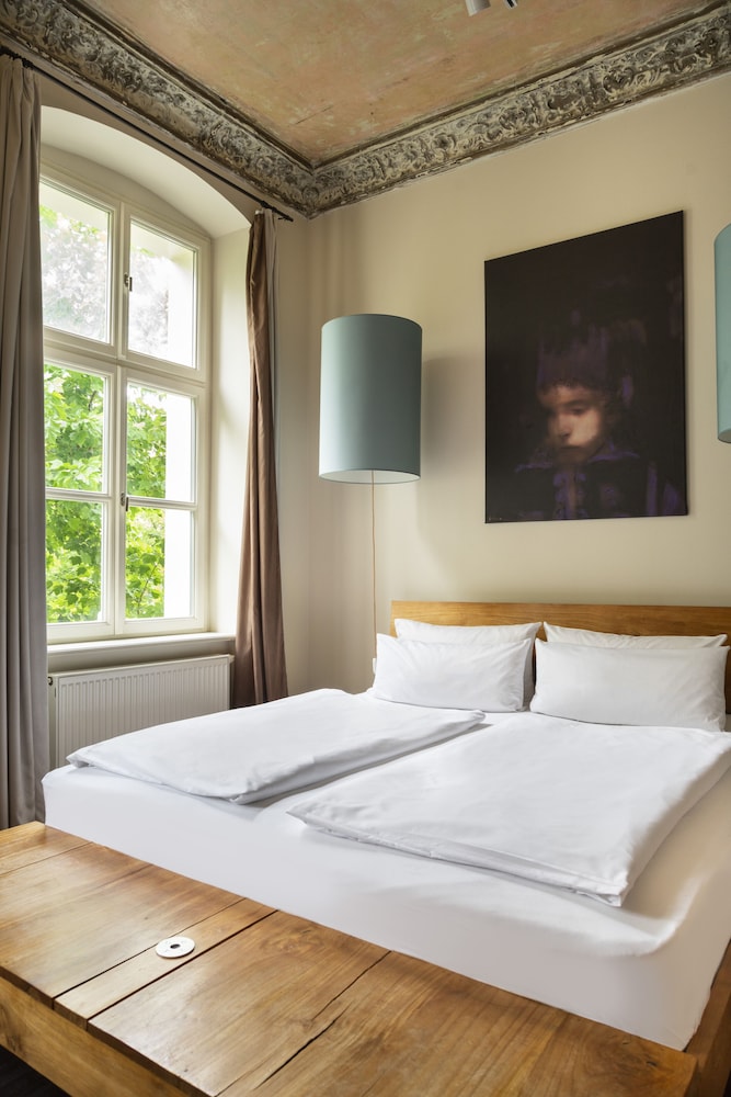 Large Studio, Kitchenette and Balcony photo 3
