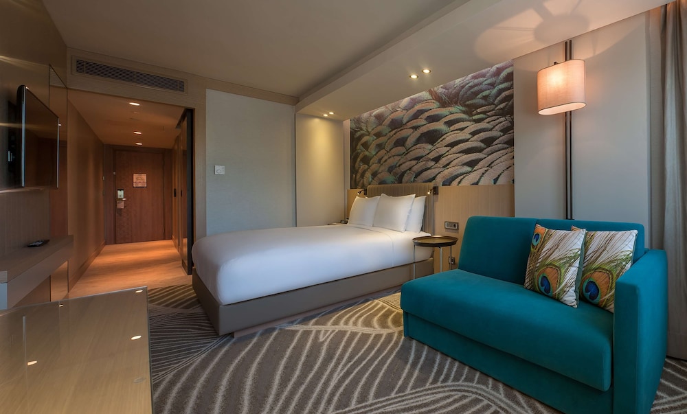 Deluxe Room, 1 Queen Bed, Balcony