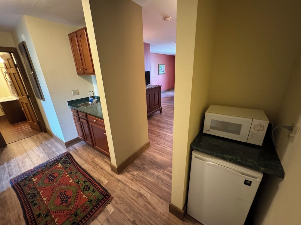 Premium Suite, 1 Queen Bed photo 2