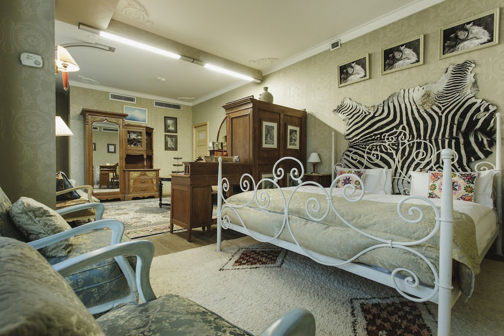 Deluxe Family Room photo 1