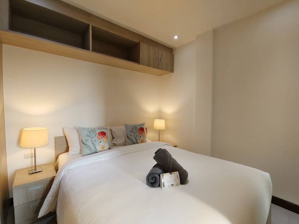 Deluxe Room - Photo 9