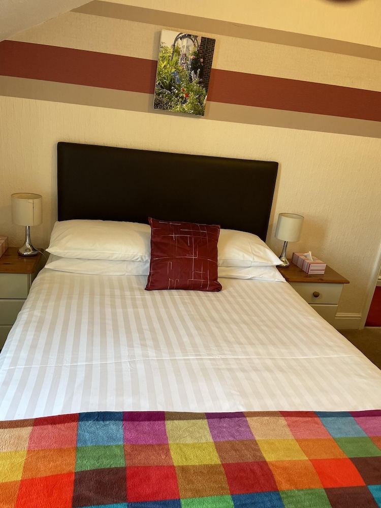 Double Room, Ensuite - Photo 2