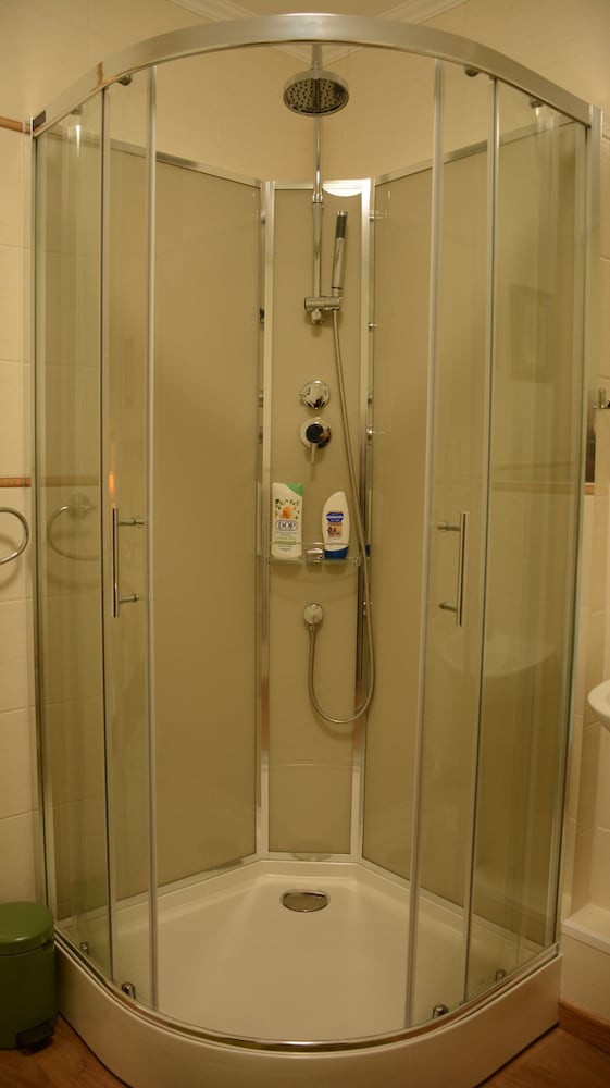 Deluxe Double Room, 1 Queen Bed, Private Bathroom, Garden View photo 2