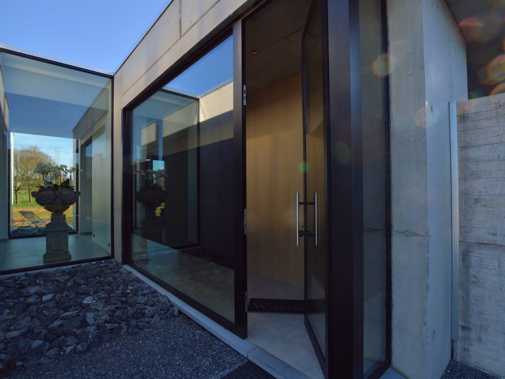 Villa photo 2