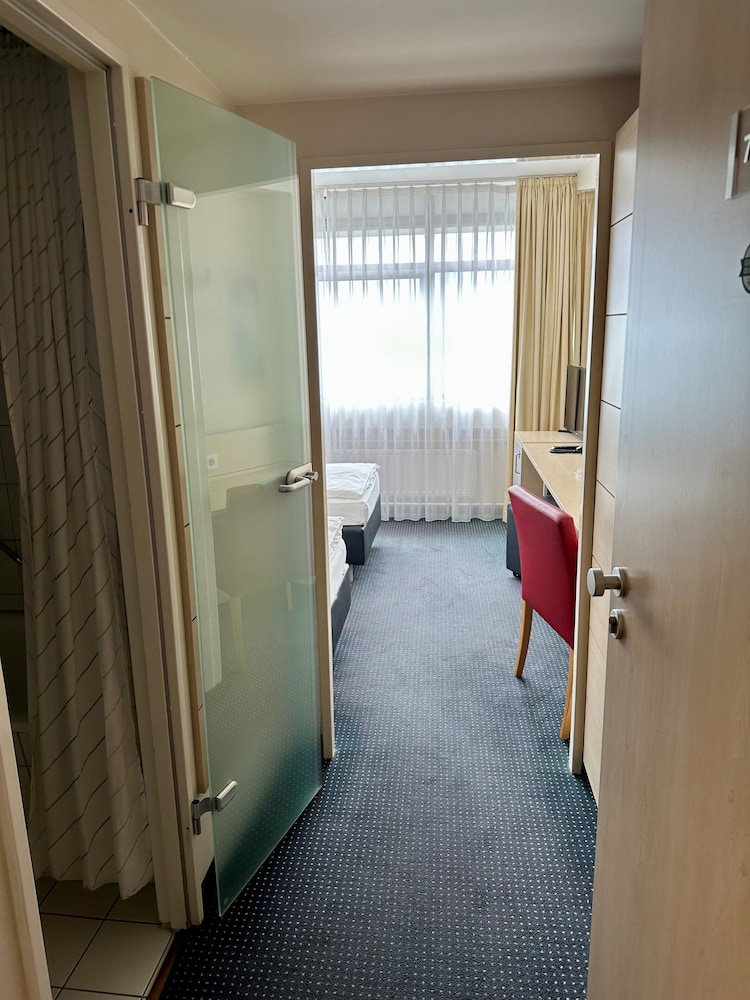 Standard Double or Twin Room - Photo 2