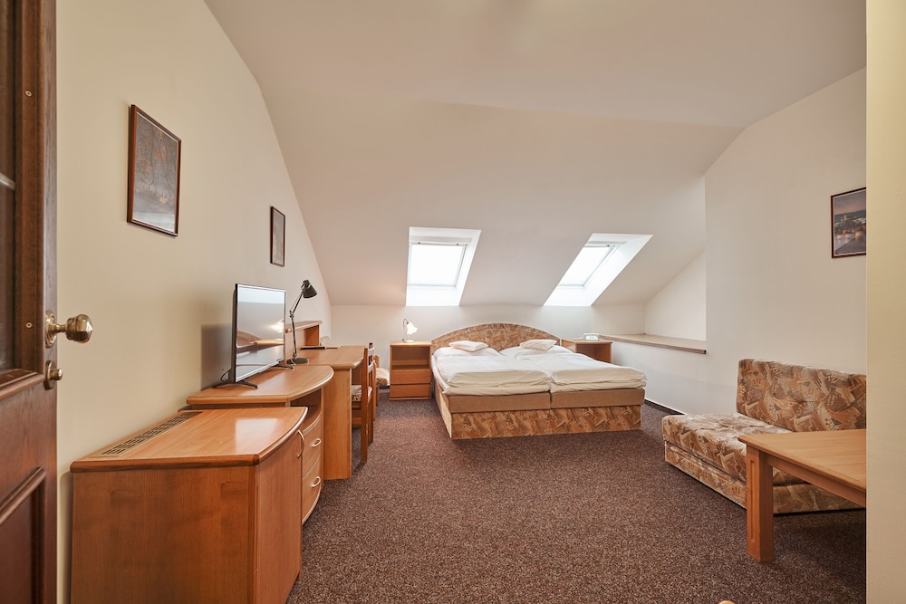 Double Room, 1 Queen Bed with Sofa bed photo 2