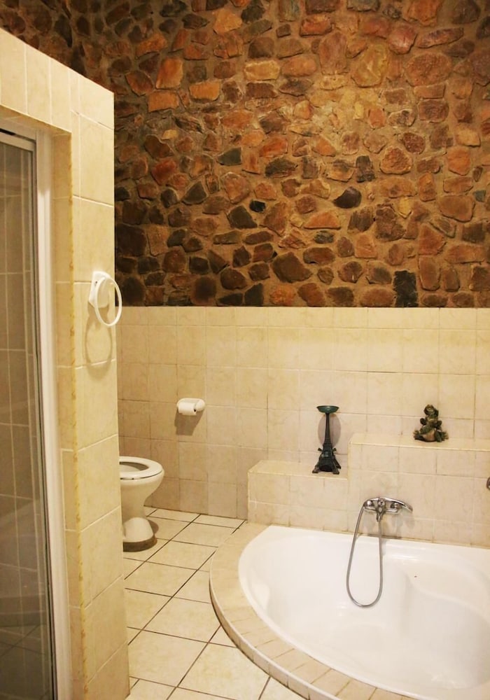 Room, 2 Bedrooms (Unit 2) photo 2