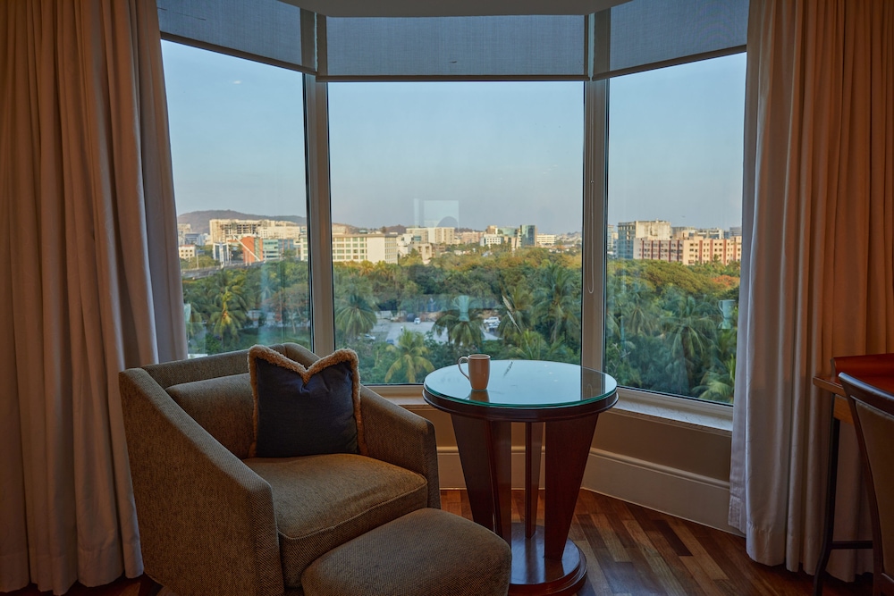 Premier Room, City View - Photo 5