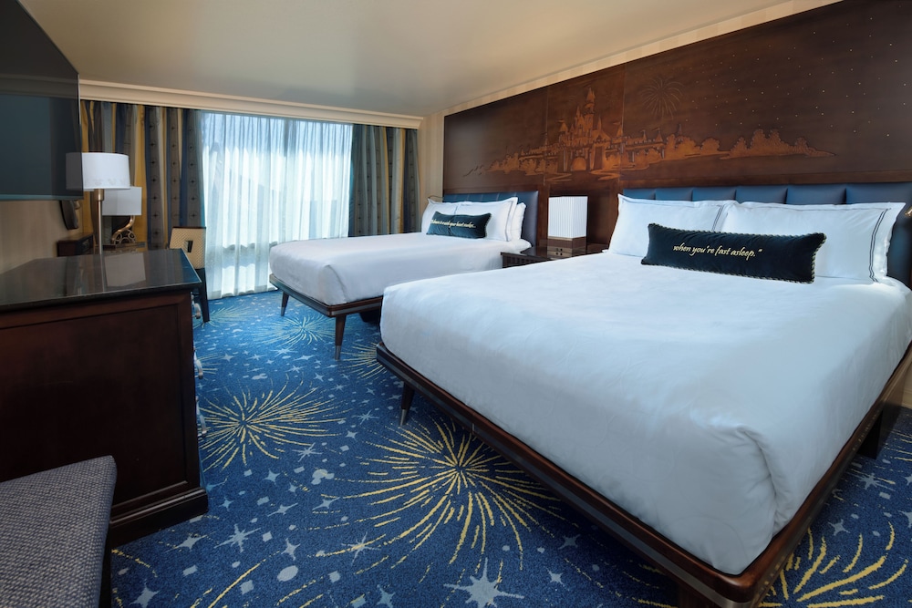 Deluxe Room, 2 Queen Beds - Photo 1