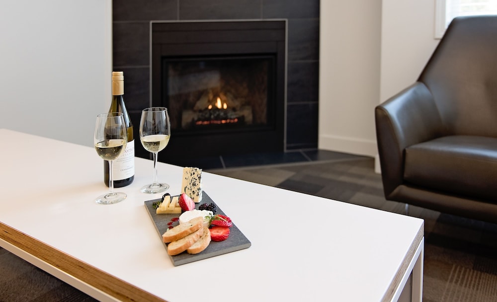 Suite, 1 Bedroom, Fireplace (Coast Premium K Suite w/ Soaker Tub) photo 3