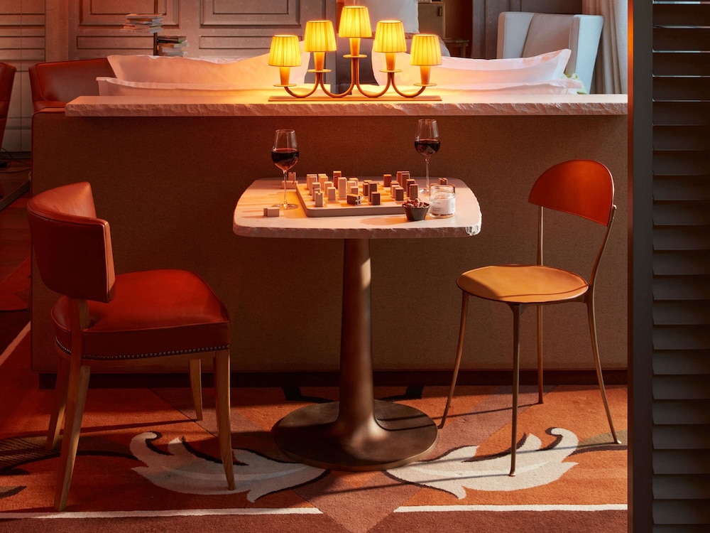 Mondrian Suite photo