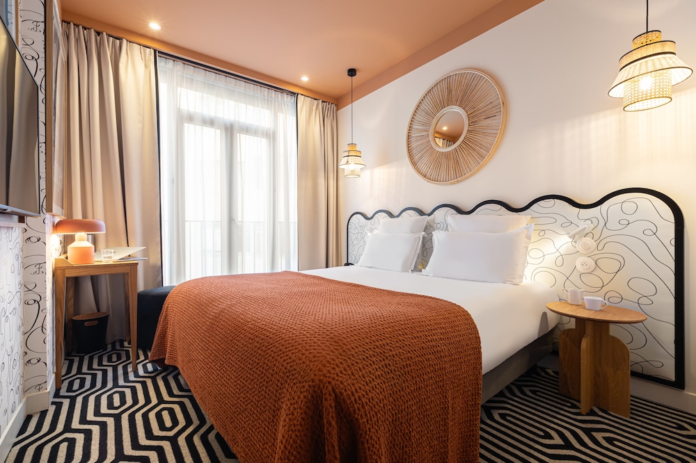 Room, 1 Double Or 2 Twin Beds, Sea View thumbnail 5