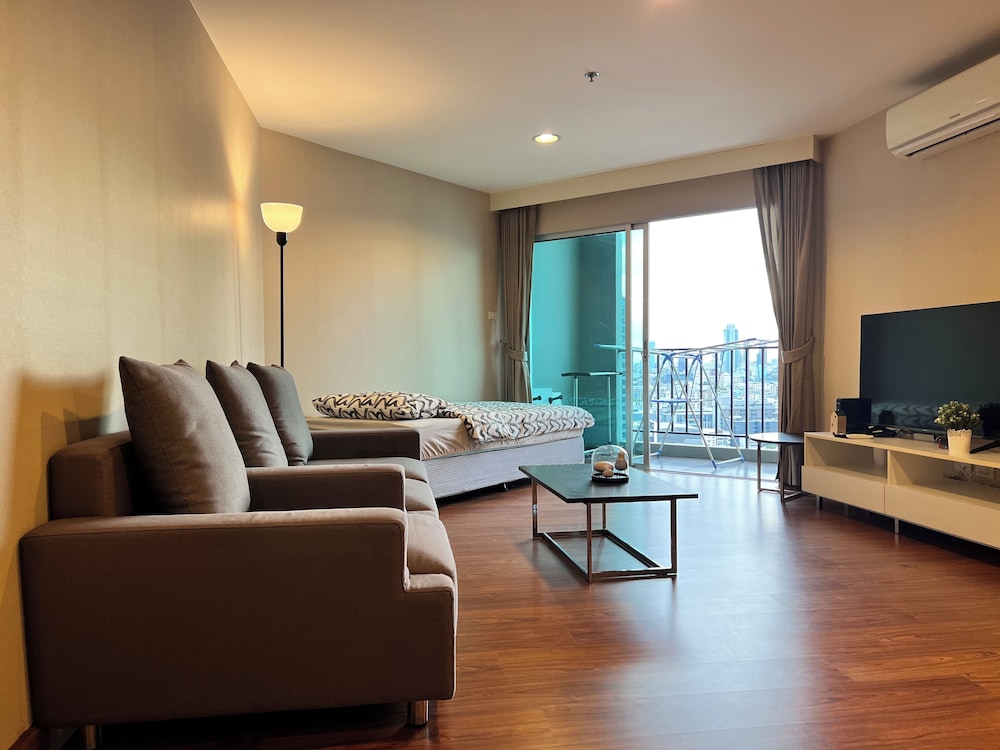 Elite Condo, 2 Bedrooms, Non Smoking, Pool Access