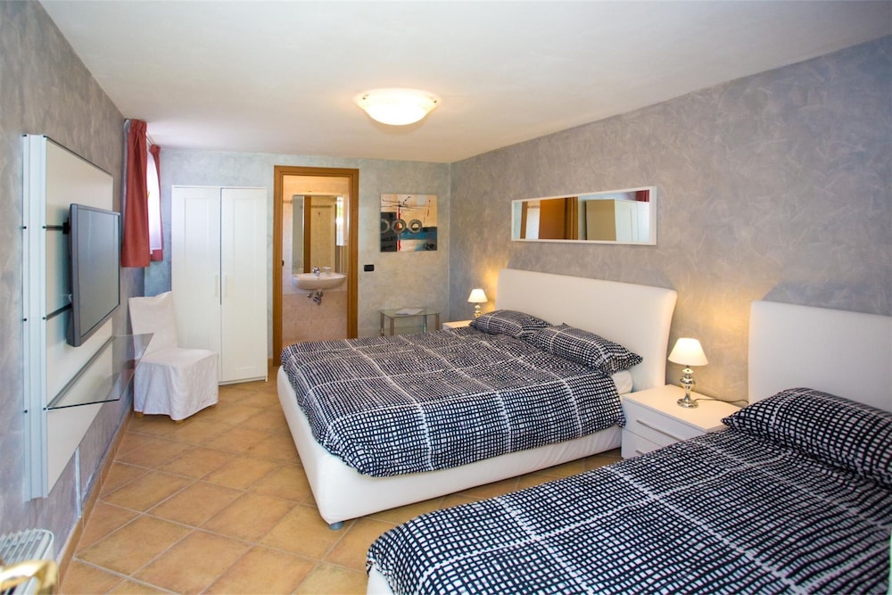 Family Apartment, Multiple Beds, Garden Area (Residence Delle Rose Relax And Enjoy)