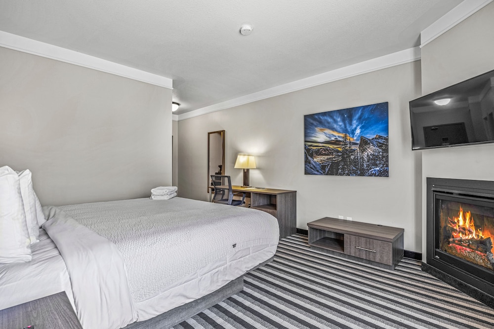 Deluxe Queen Room (No Pets) photo 3