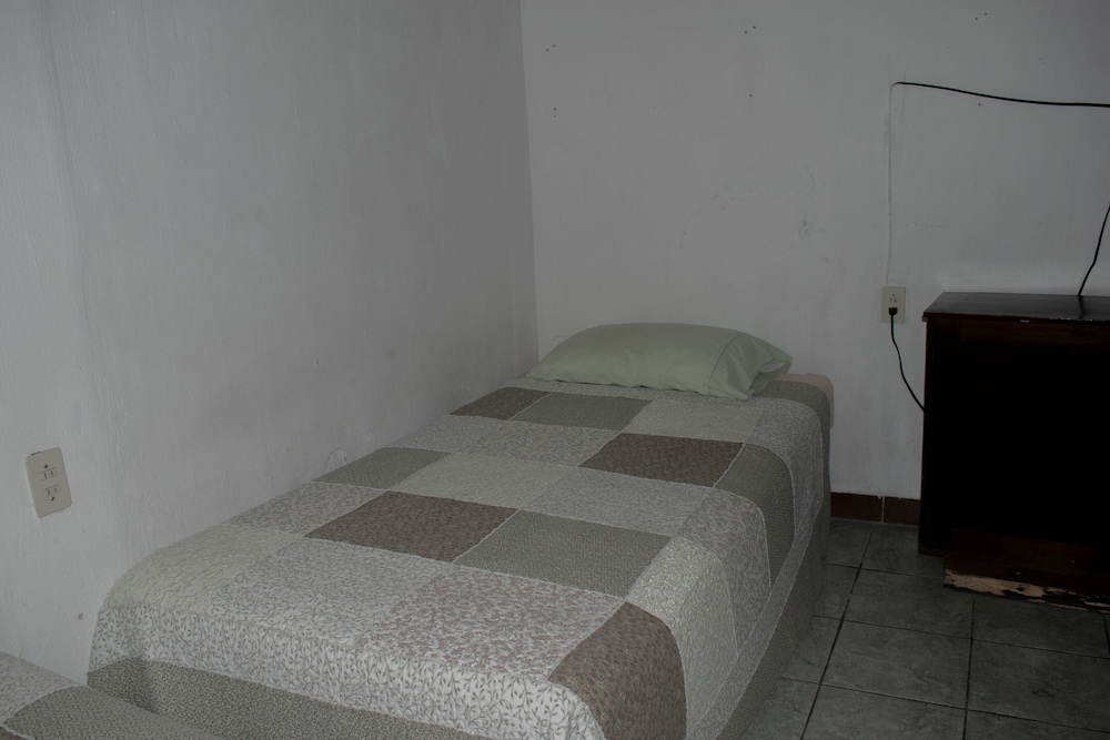 Basic Double Room photo 3