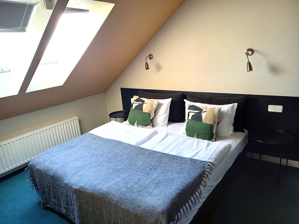 Standard Double or Twin Room - Photo 18