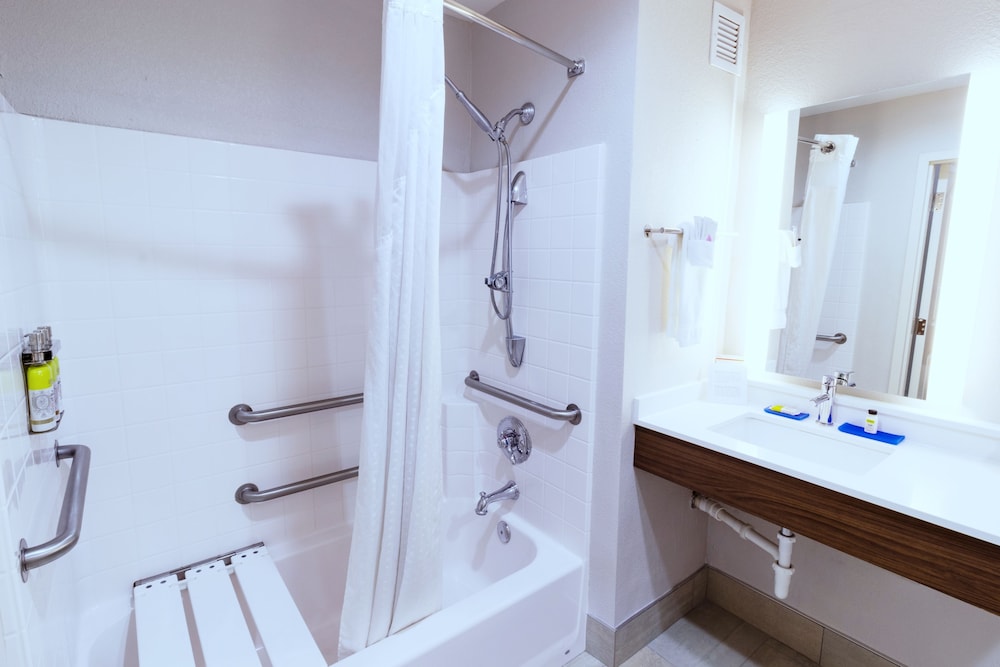 Standard Room, 2 Queen Beds, Accessible (Communications, Accessible Tub) - Photo 4