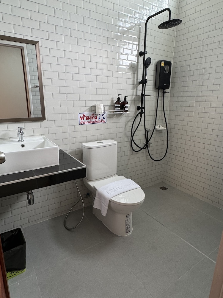 Basic Triple Room photo 3