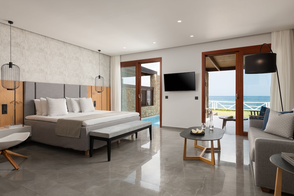 Junior Suite, Private Pool, Beachfront