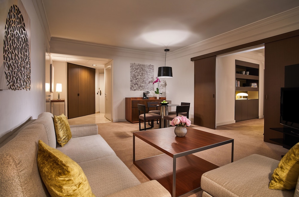 Executive Suite (Regency) photo 2