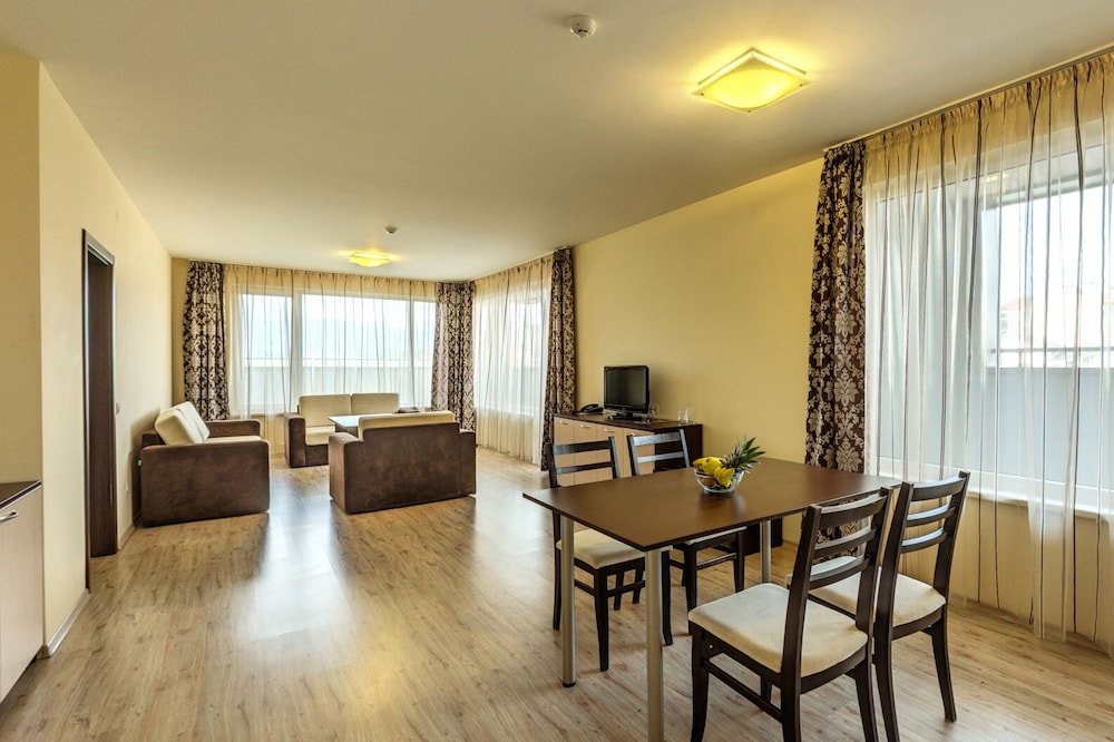 Comfort Suite, Balcony