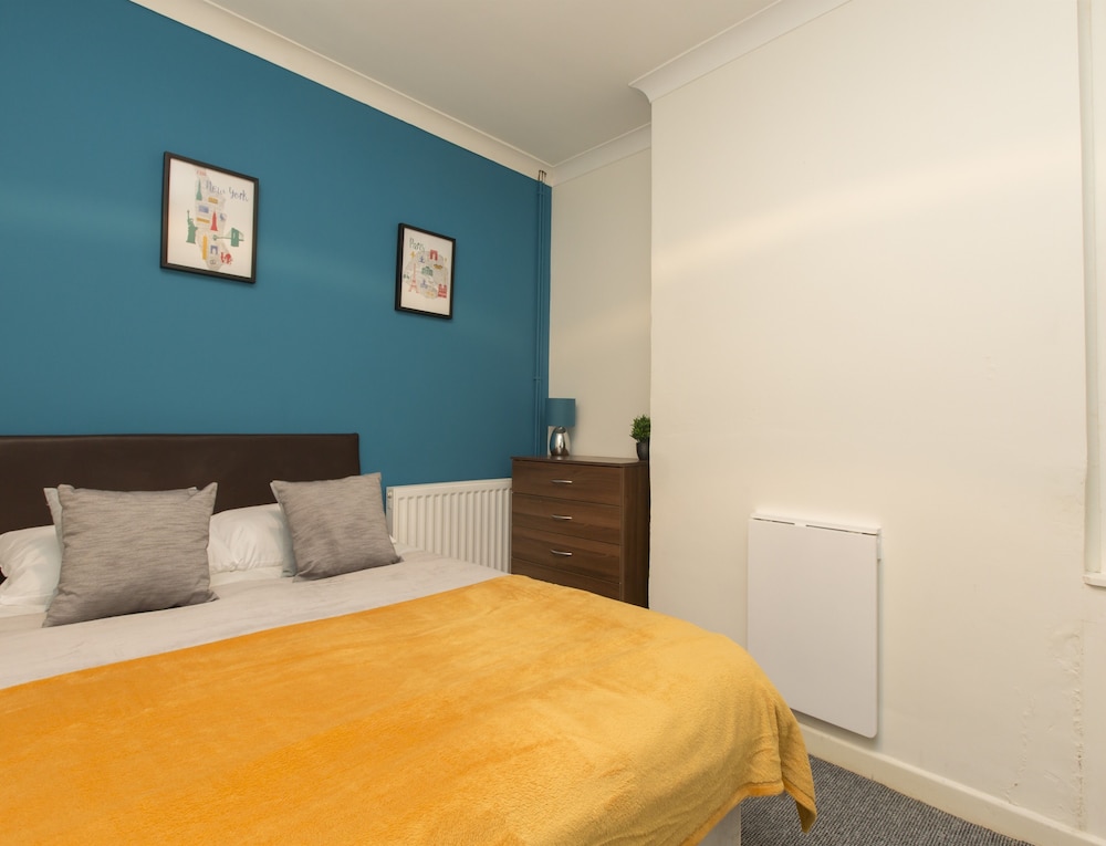 Double Room, Shared Bathroom (Room 2)