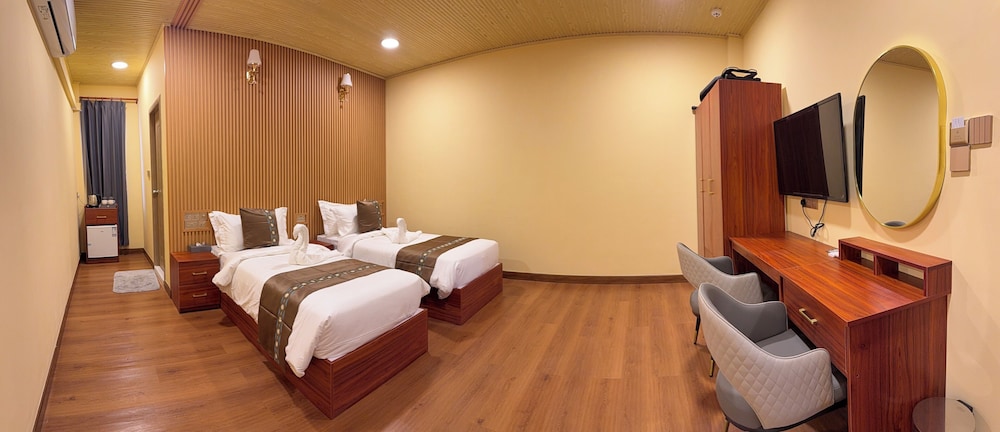 Standard Twin Room, Balcony, City View