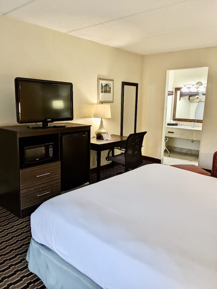Standard Room, 1 King Bed, Non Smoking - Photo 1