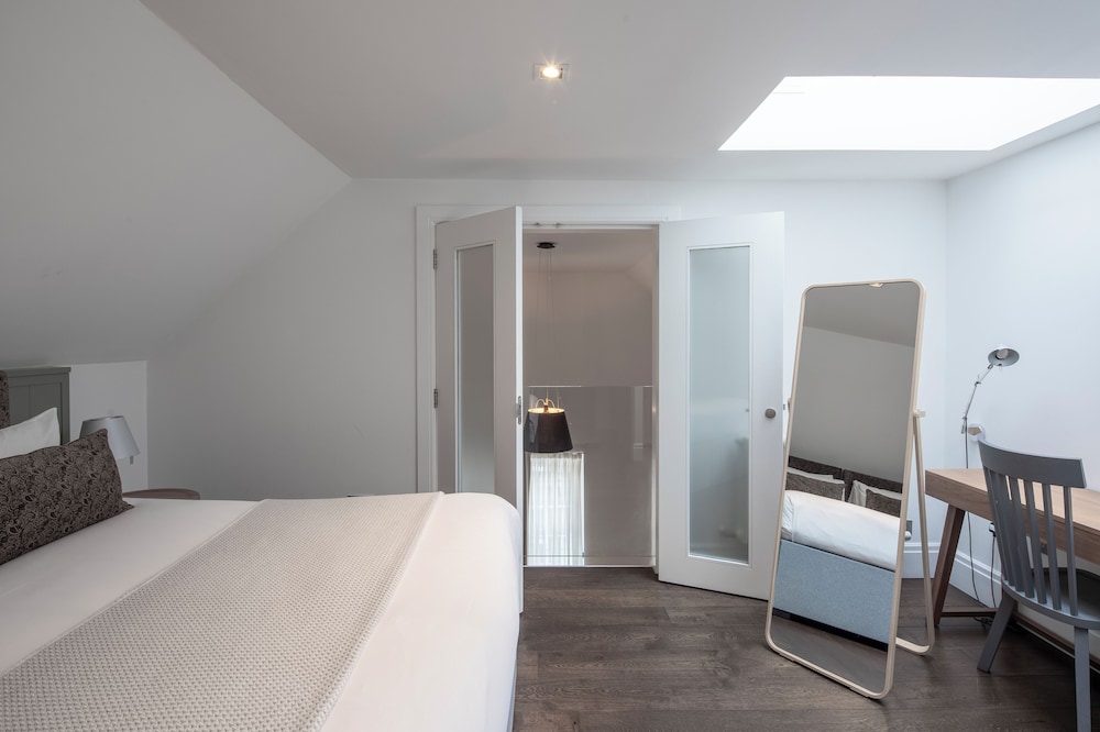 Luxury Three Bedroom Apartment