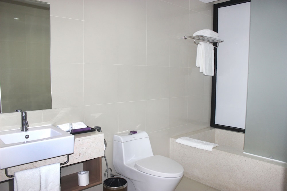 Pool Suite photo 3