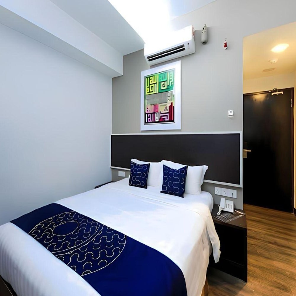 Deluxe Queen Room - City View
