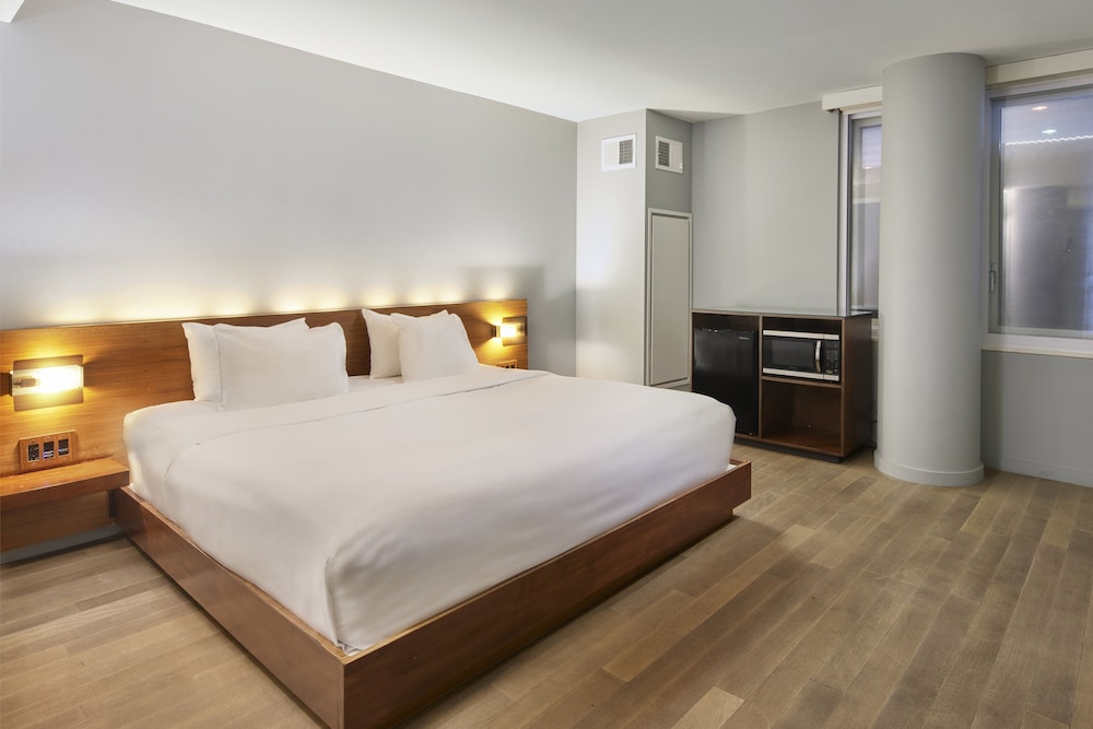Junior Room, 1 King Bed photo 1