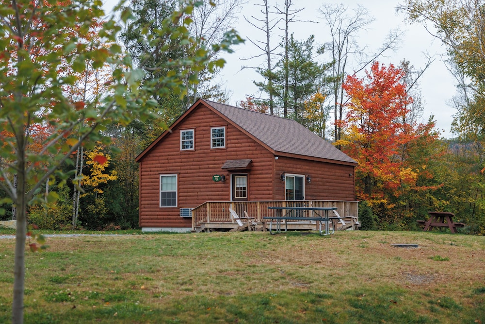Rosewood Villa #19, Quiet & Serene 2-Bedroom Log Cabin Retreat with Lake View photo 1