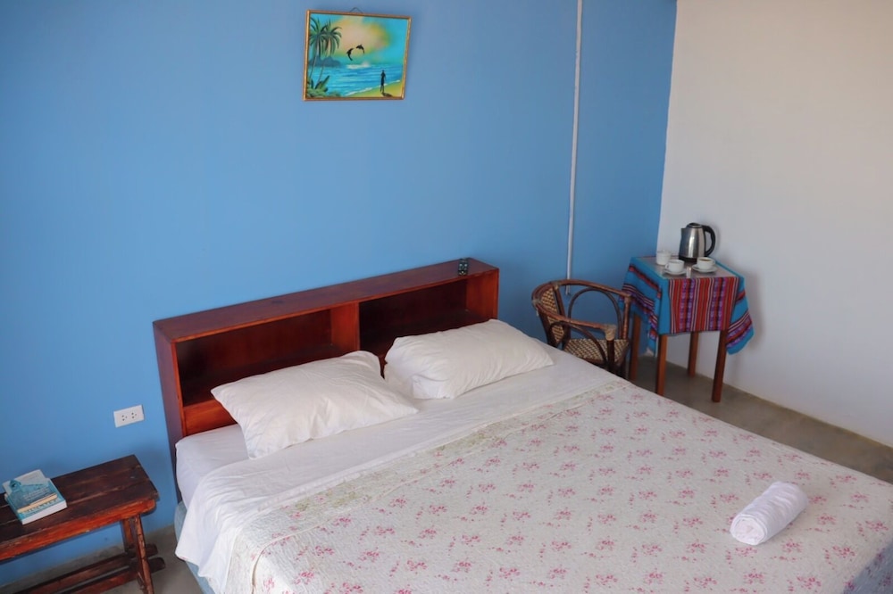 Basic Room, 1 Queen Bed, Beach View photo 2