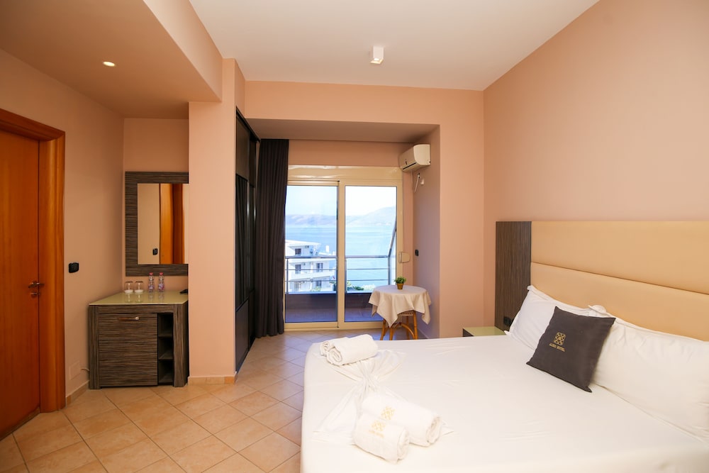 Triple Room, Balcony photo 1