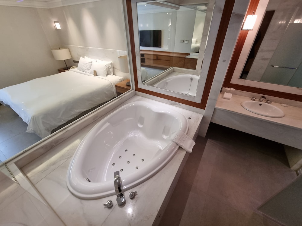 Premier Super King Double Room (Park View), photo 6