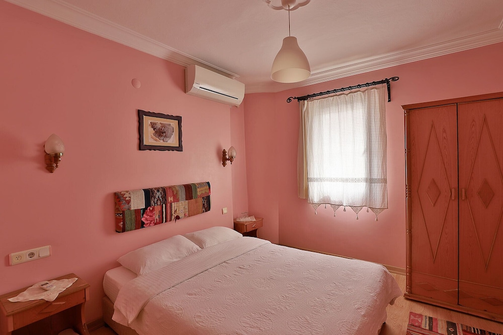 Standard Double Room - Photo 8