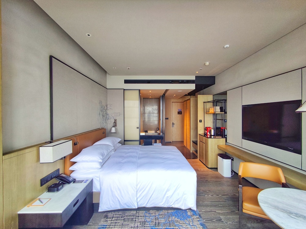 Executive Room, 1 King Bed - Photo 3