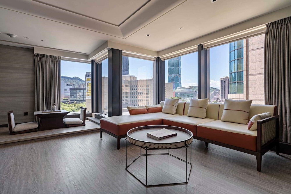 Connecting Room with 101 view (Hanns Suite+Deluxe Room)