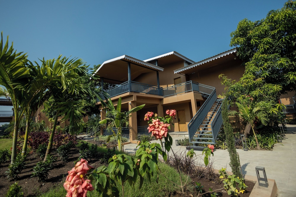Classic Cottage, Balcony, Garden View photo 1