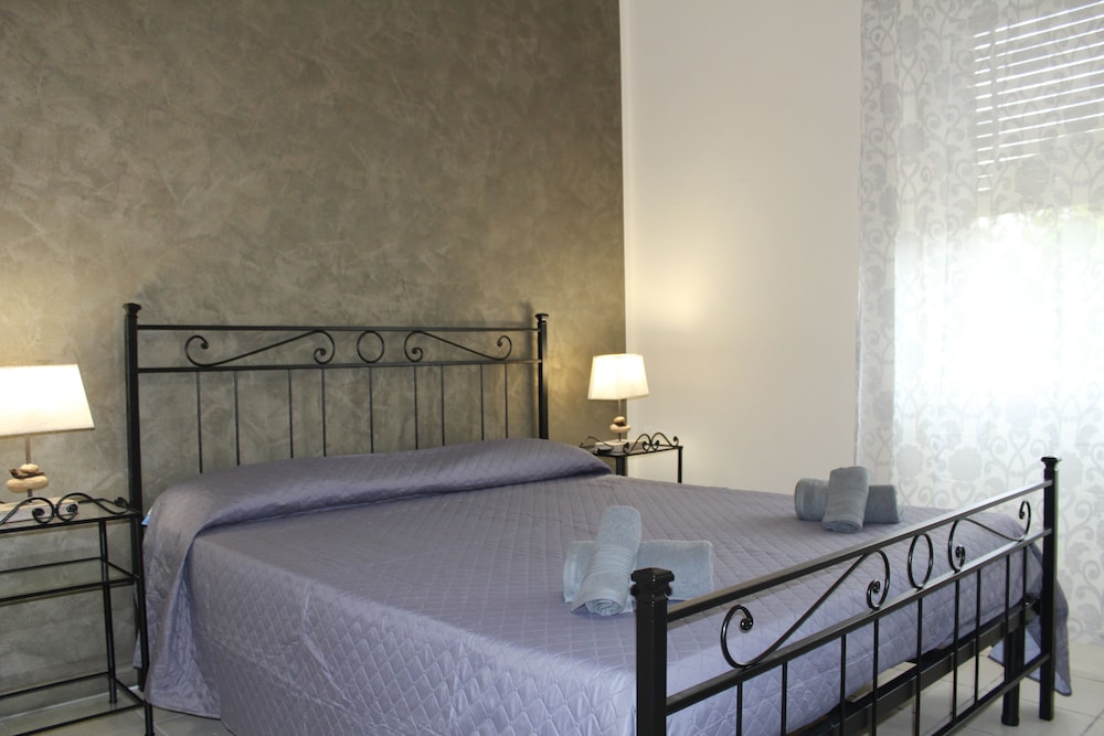 Basic Double Room, Shared Bathroom