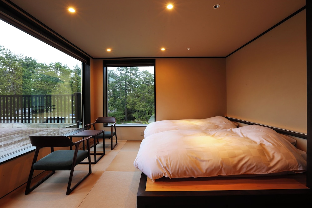 Deluxe Twin Room, Balcony, Sea View photo 2