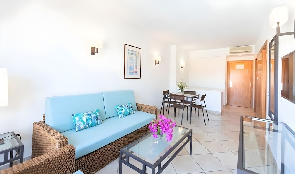 Comfort Room - Photo 2