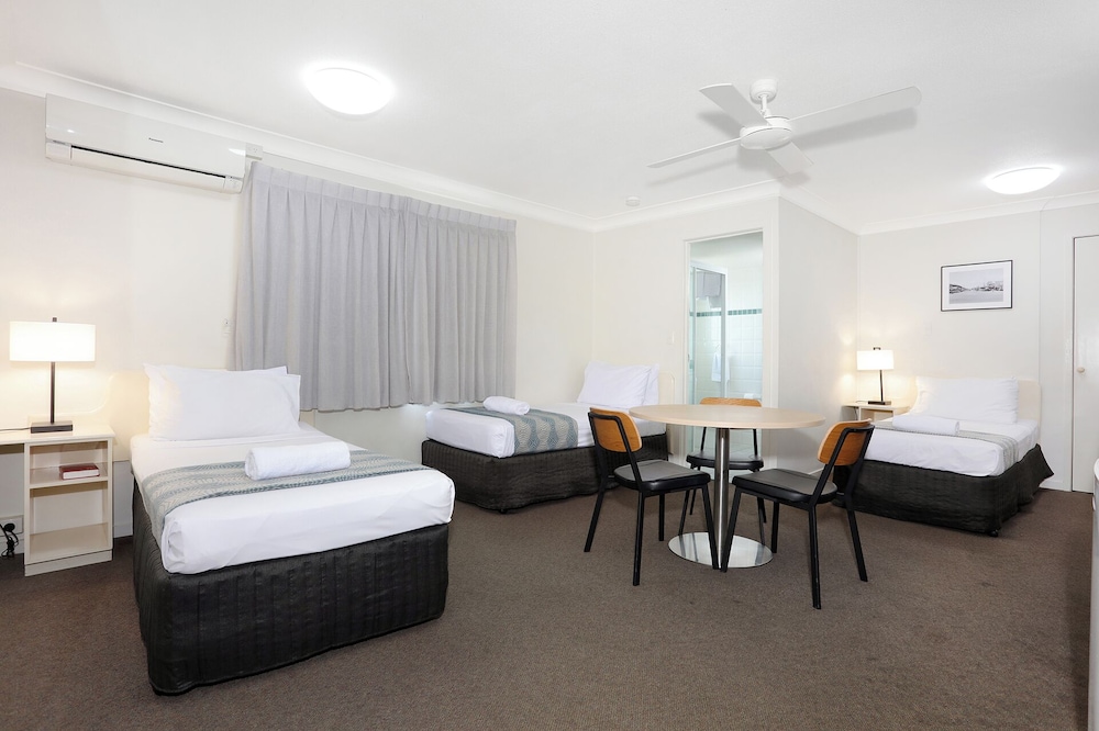 Motel Room (3 Single Beds) photo 1