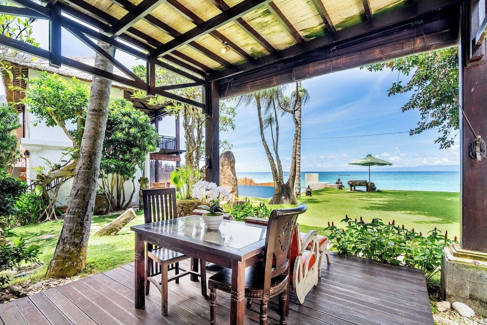 4 Bedrooms, Separate Entrances Beachfront Group Stay - Photo 38
